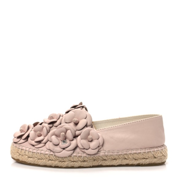 ❗️PRICE FIRM❗️New CHANEL Lambskin Camellia CC Espadrilles Size 40 - Picture 1 of 13